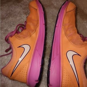 Women’s 10.5 Nike sneakers